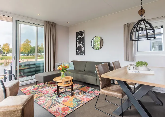 By And Harbor With Terrace Chalet