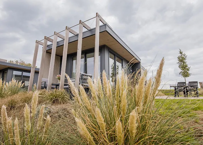 By And Harbor With Terrace * Well (Limburg)