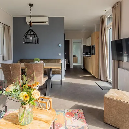 By And Harbor With Terrace Domek alpejski Well (Limburg)