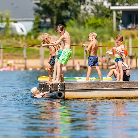 By And Harbor With Terrace Domek alpejski Well (Limburg)